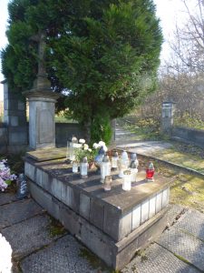 Zdjęcie grobu Nieznanego Żołnierza na cmentarzu w Zakrzowie