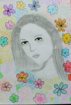 2. Portret mamy narysowany ołówkiem, wokół twarzy mamy narysowane są różnokolorowe kwiatki.